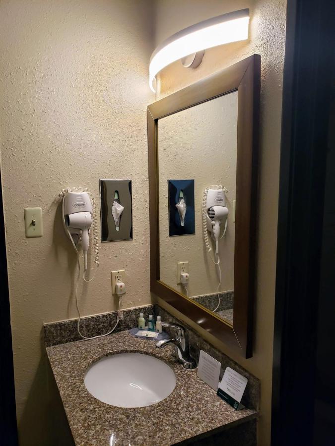 Quality Inn Dfw Airport North - Irving Bagian luar foto