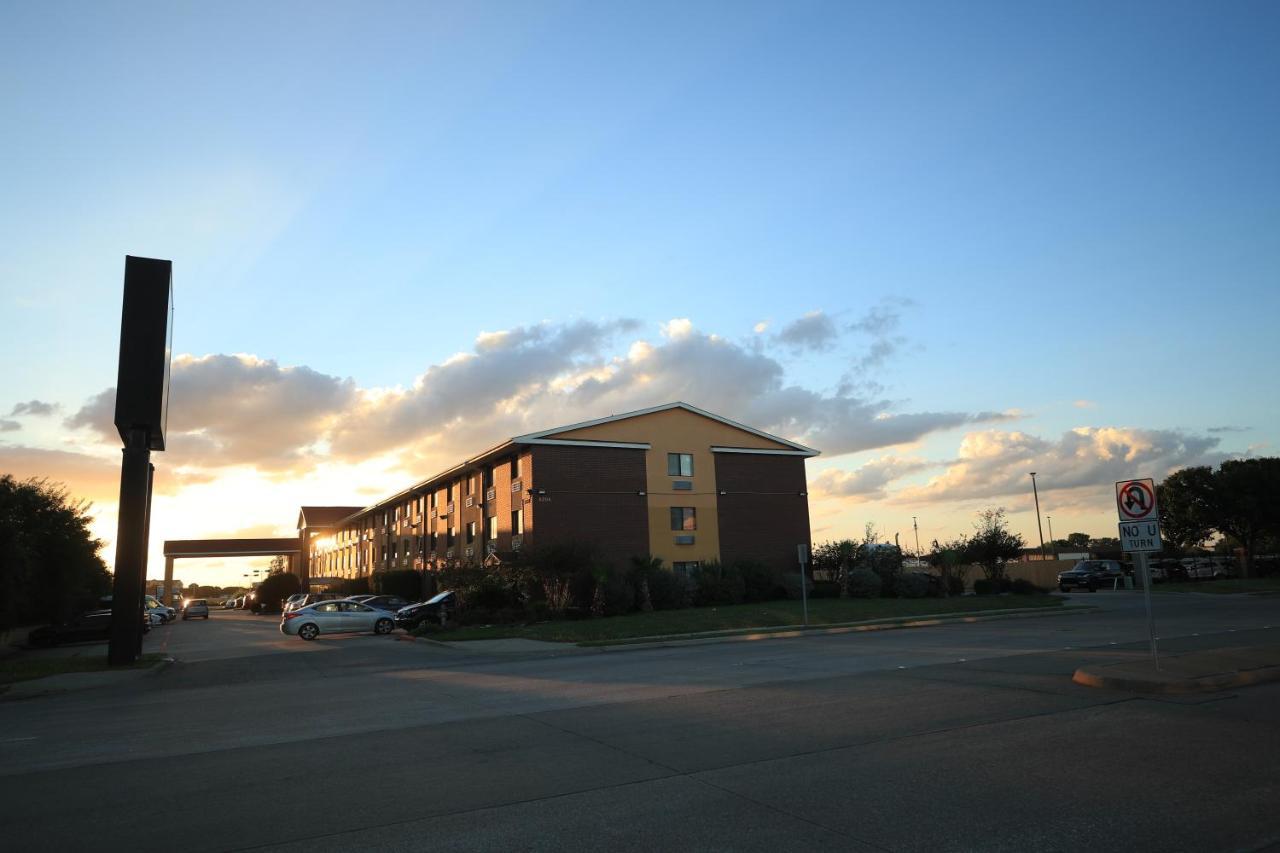 Quality Inn Dfw Airport North - Irving Bagian luar foto