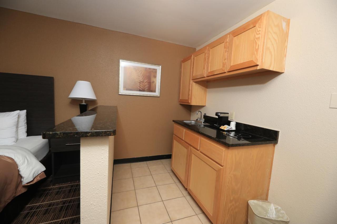 Quality Inn Dfw Airport North - Irving Bagian luar foto