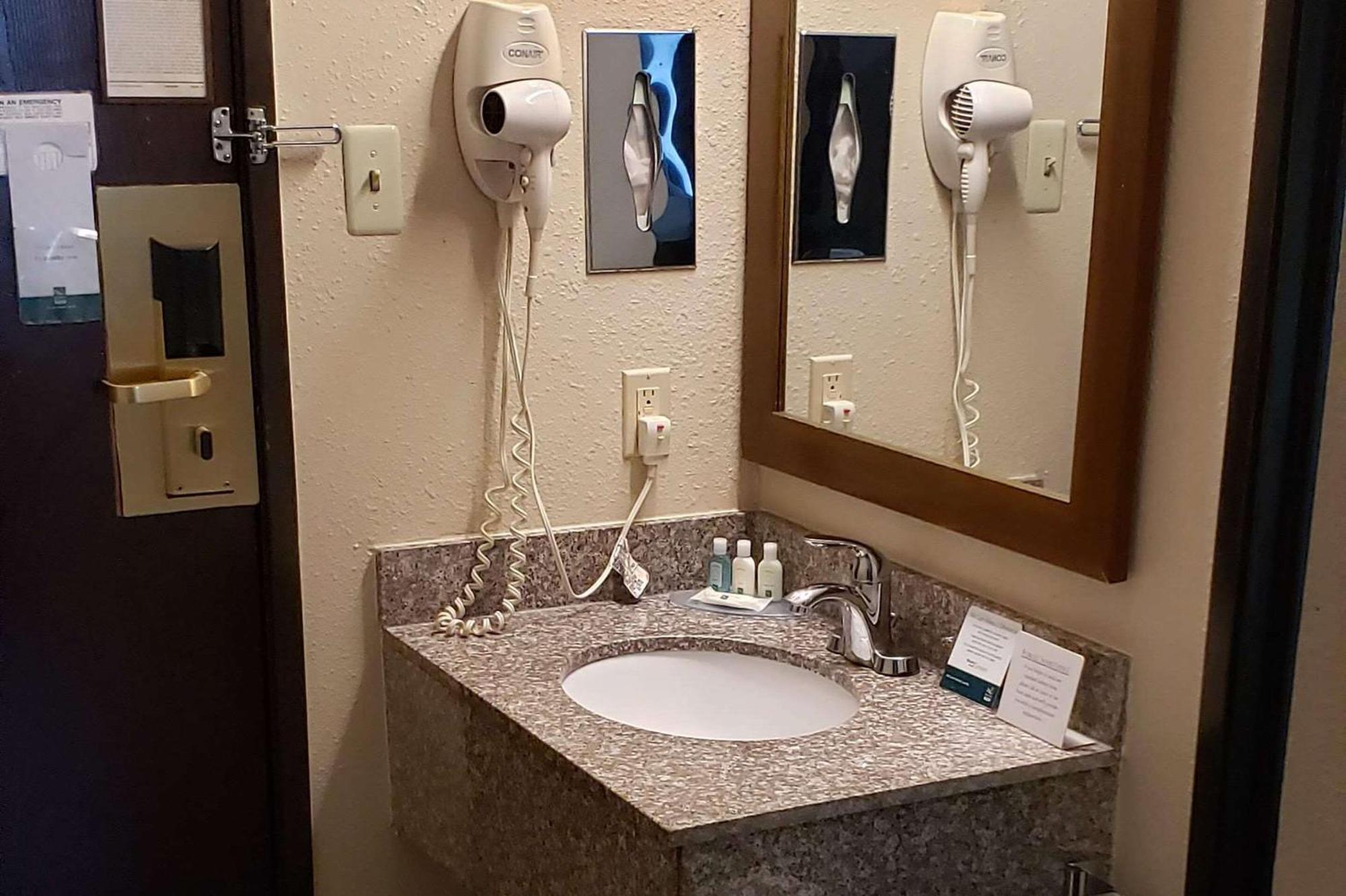 Quality Inn Dfw Airport North - Irving Bagian luar foto